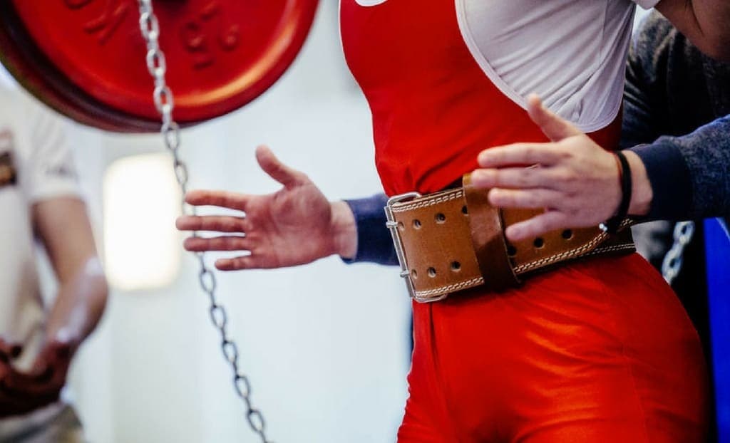 Should I Be Using Wrist Straps and Lifting Belts?