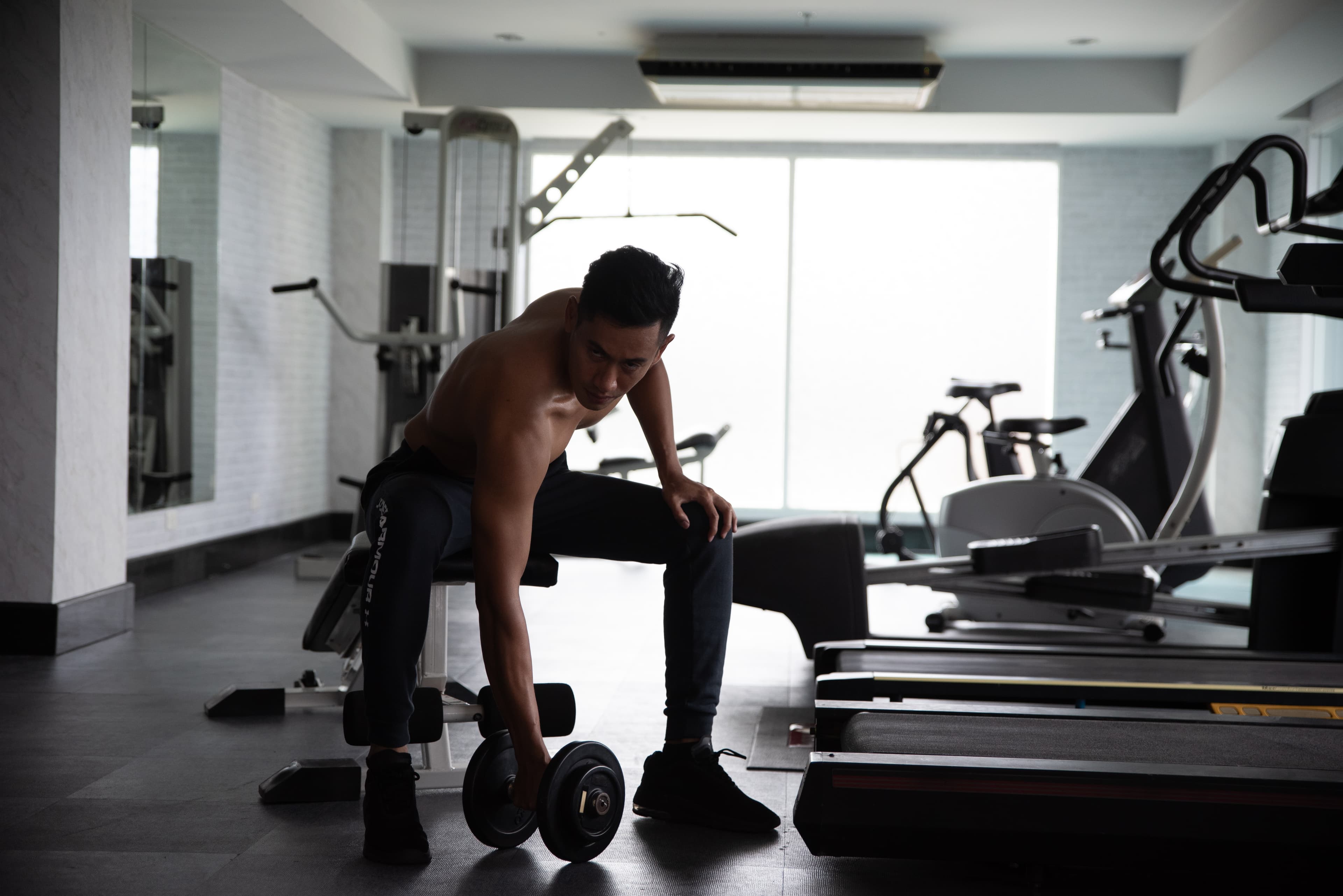 7 Powerful Reasons To Track Your Sets, Reps, And Weight (Backed By Science And Pro Tips)