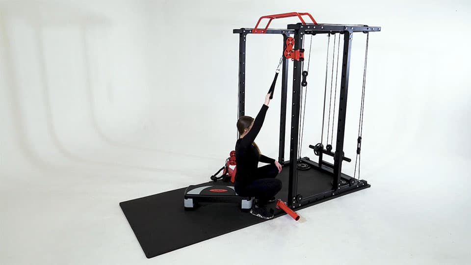 Cable One-Arm Lat Pulldown Demonstration